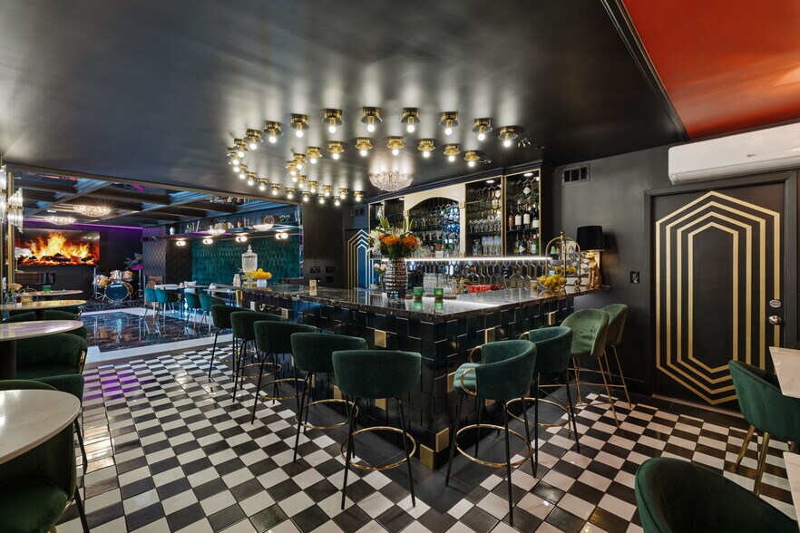 More Photos Of 120 W Vereda Sur, Palm Springs Hotel For Sale