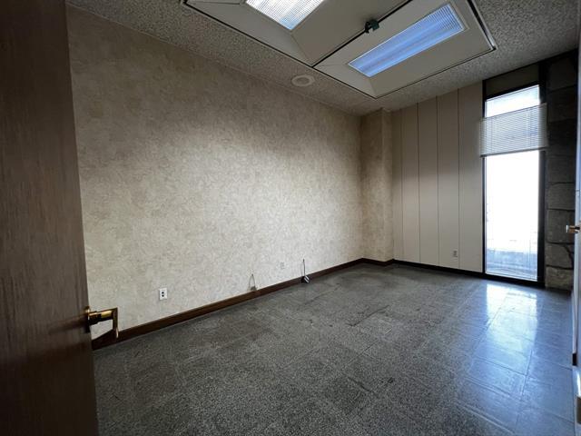 More Photos Of 805 Park Ave, Beaver Dam Industrial For Lease