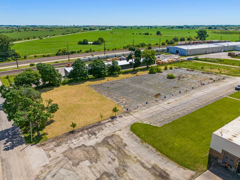 More Photos Of 200 E Avenue G, Rochelle Manufacturing For Sale