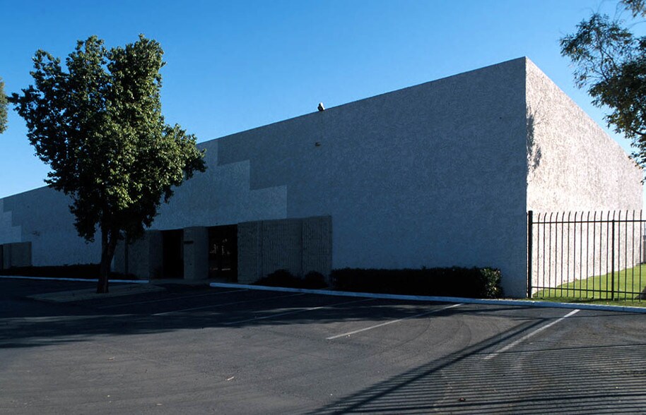 Primary Photo Of 2915-2927 N 35th Ave, Phoenix Light Manufacturing For Lease
