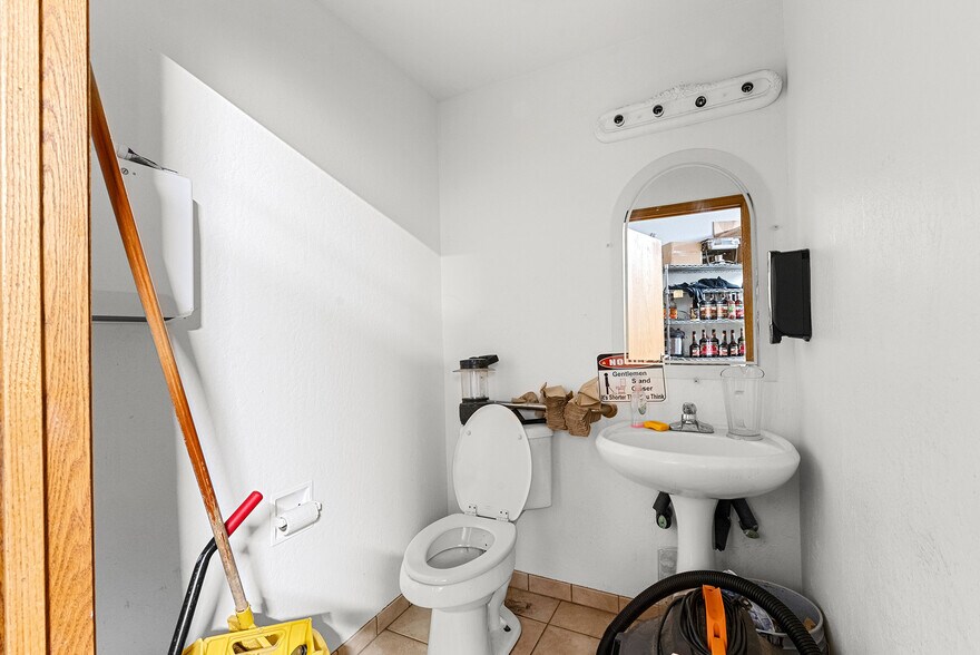 More Photos Of 7126 Skyway, Paradise Storefront Retail Office For Sale