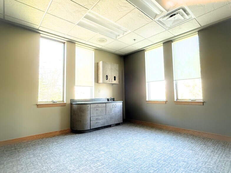 More Photos Of 3515 Coolidge Rd, East Lansing Medical For Lease