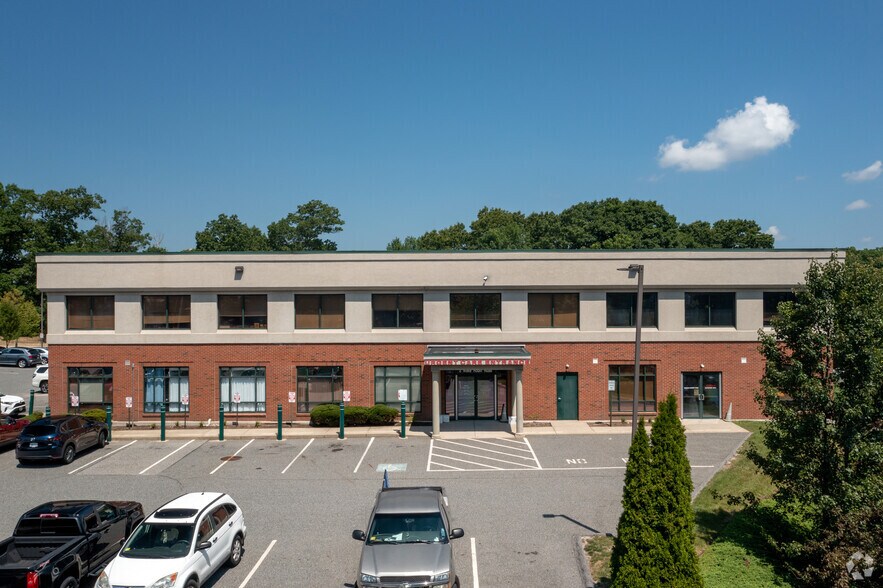 More Photos Of 2 Wake Robin Rd, Lincoln Medical For Lease