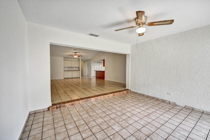 More Photos Of 4707 SW 8th Pl, Cape Coral Apartments For Sale