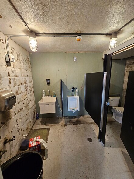 More Photos Of 456 Union Blvd, Allentown Light Manufacturing For Sale