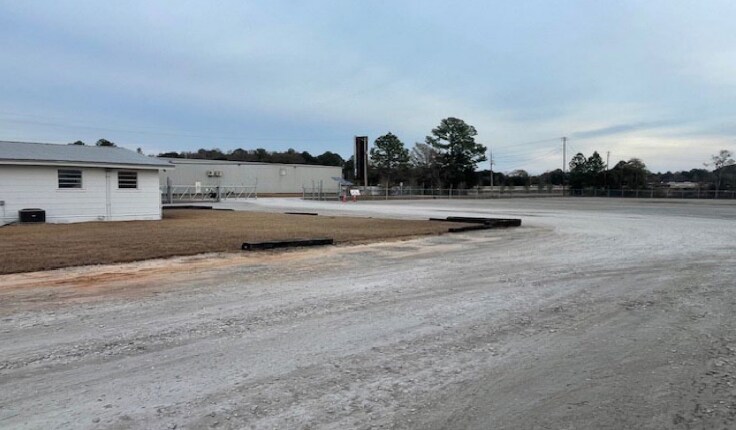 More Photos Of 4689 Colgate Dr, Mobile Truck Terminal For Lease