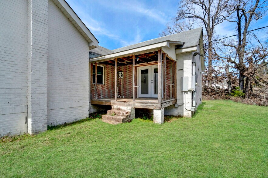 More Photos Of 12117 Highway 221, Woodruff Office For Sale