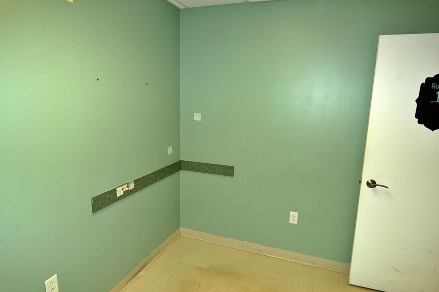 More Photos Of 1829 Maple Rd, Williamsville Medical For Lease