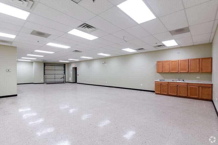 More Photos Of 5320-5340 Grand Ave, Gurnee General Retail For Sale