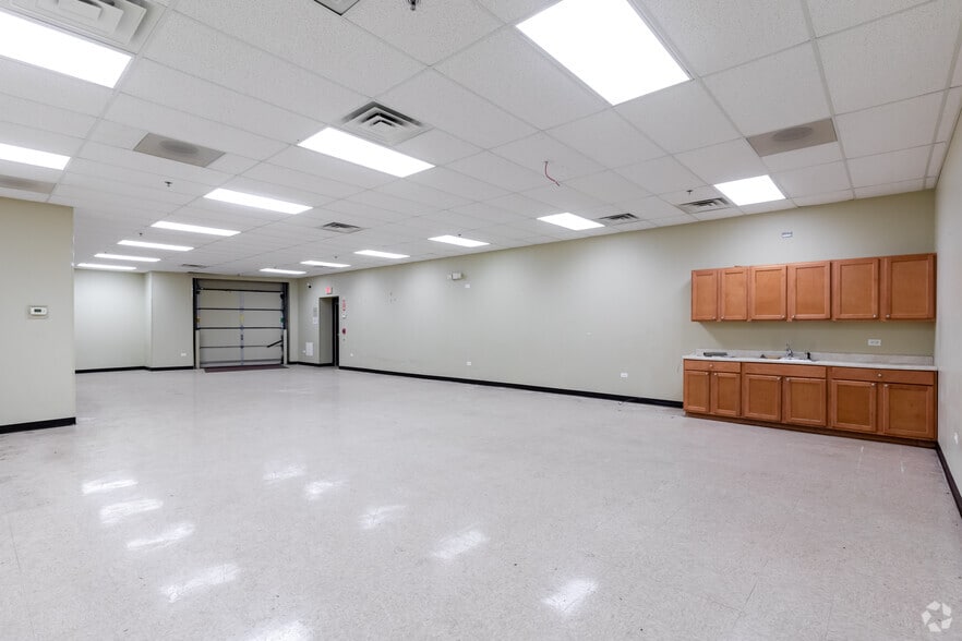 More Photos Of 5320-5340 Grand Ave, Gurnee General Retail For Lease