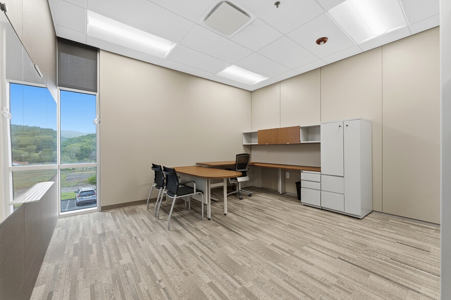 More Photos Of 423 Fortress Blvd, Morgantown Office For Sale