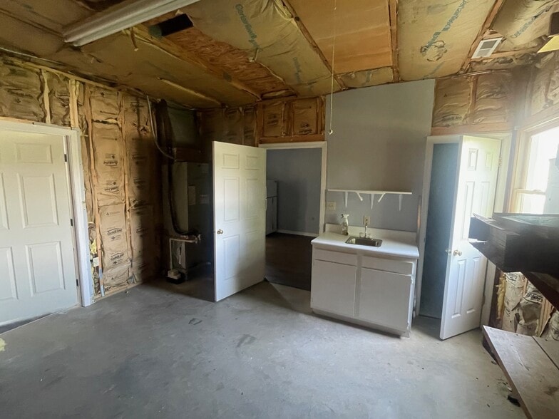 More Photos Of 102 Annjo Ct, Forest Office For Lease