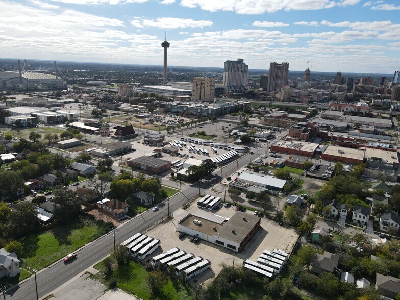 More Photos Of 1505 E Houston St, San Antonio Truck Terminal For Lease