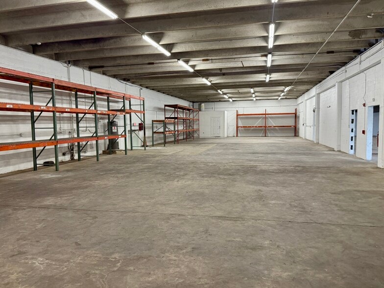 More Photos Of 12388 Starkey Rd, Largo Warehouse For Lease