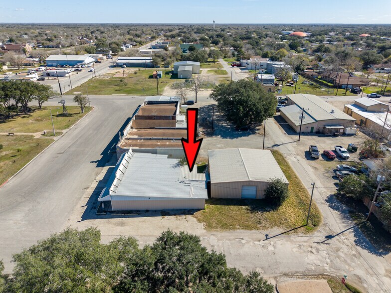 More Photos Of 102 & 106 Wood ave, Woodsboro Storefront For Sale