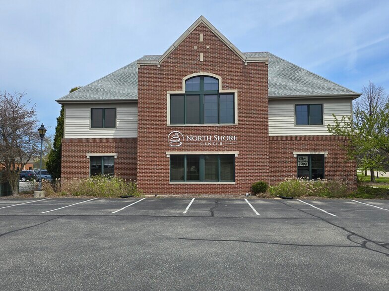More Photos Of 1500 W Market St, Mequon Medical For Lease