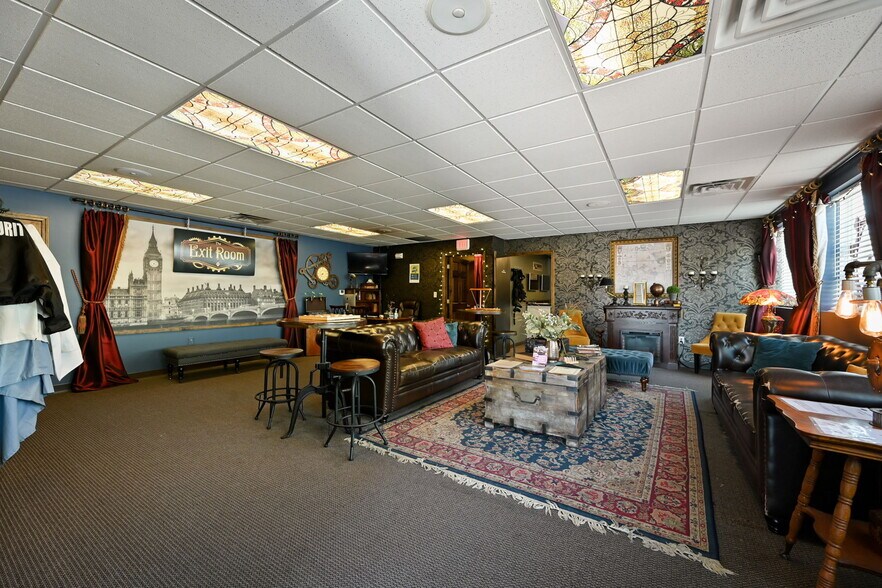 More Photos Of 304 SW Market St, Lee's Summit General Retail For Sale