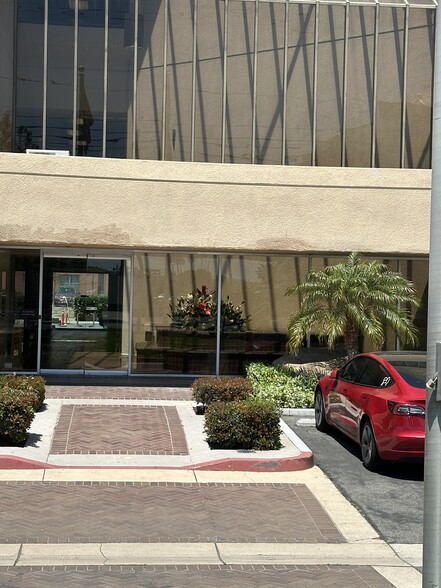 More Photos Of 1855 W Katella Ave, Orange Office Residential For Lease