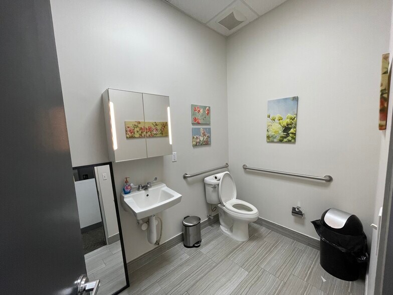 More Photos Of 2860 W State Road 84, Fort Lauderdale Office For Sale
