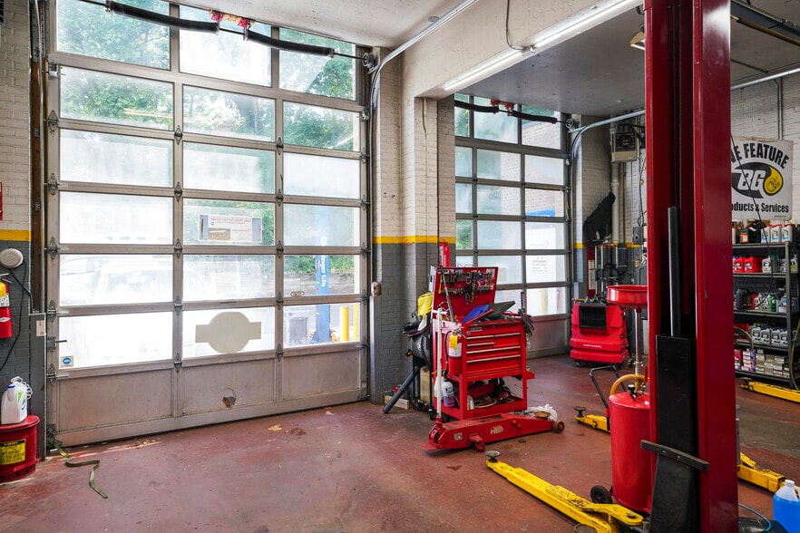 More Photos Of 11410 N Shore Dr, Reston Service Station For Sale