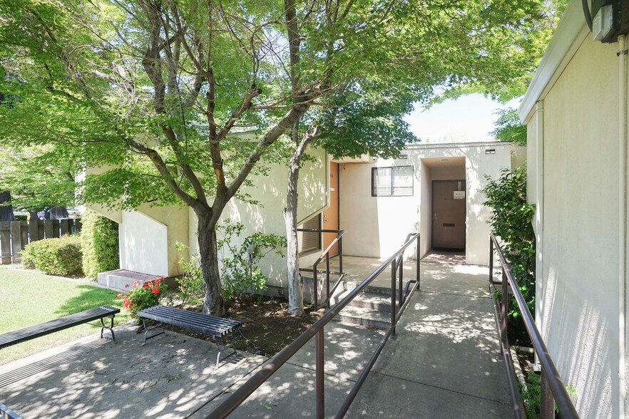 More Photos Of 1060-1080 Delbon Ave, Turlock Medical For Sale