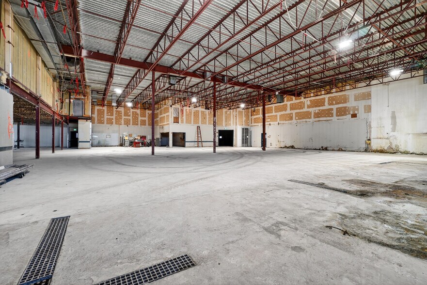 More Photos Of 850 Av Selkirk, Pointe-claire Warehouse For Sale