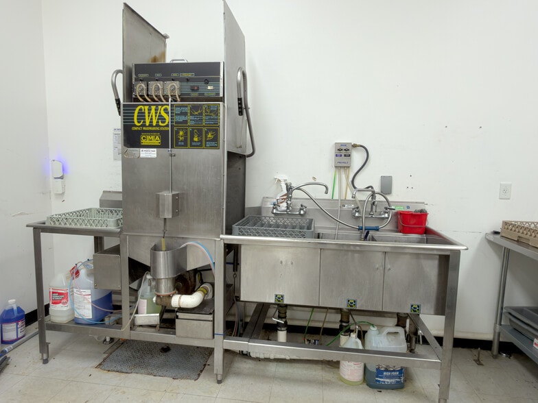 More Photos Of 601 7th Ave, Altoona General Retail For Sale