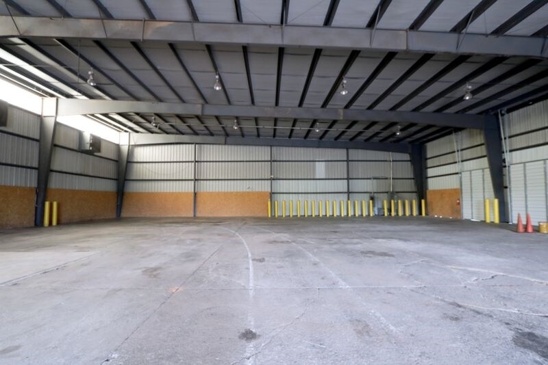 More Photos Of 125 Expedition Ct, Duncan Warehouse For Lease