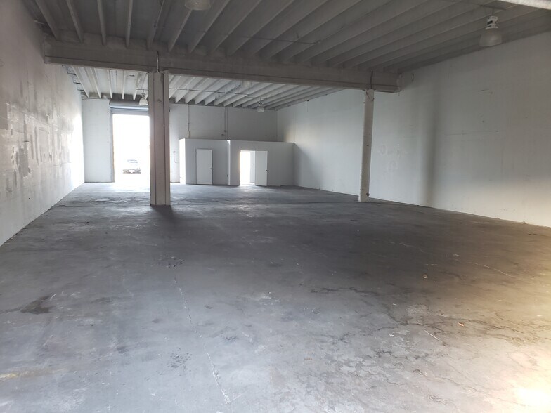 More Photos Of 818-838 NE 40th Ct, Oakland Park Warehouse For Lease