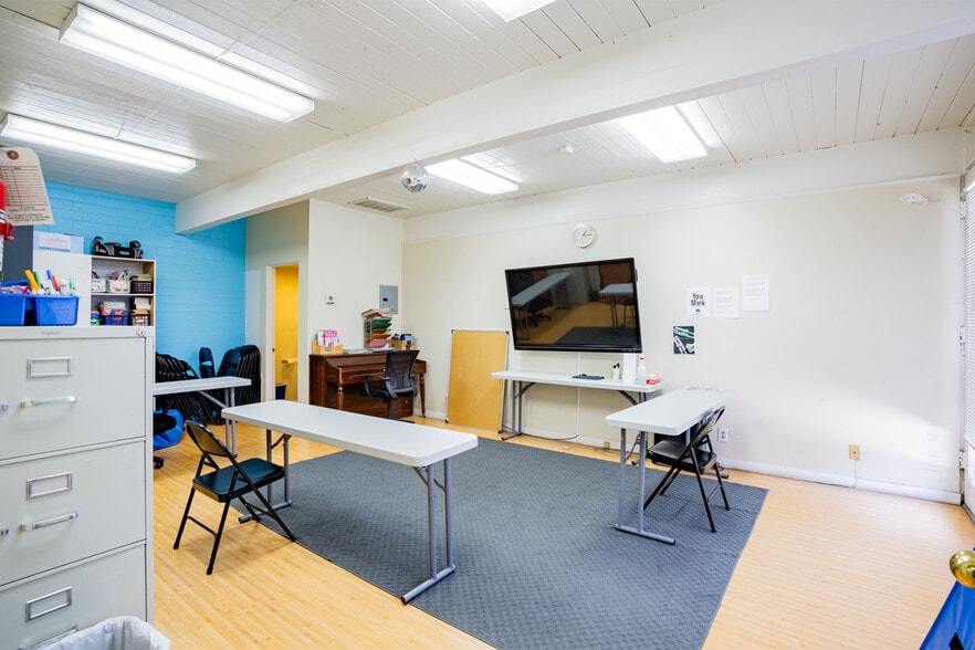 More Photos Of 370 W Sierra Madre Blvd, Sierra Madre Storefront For Lease