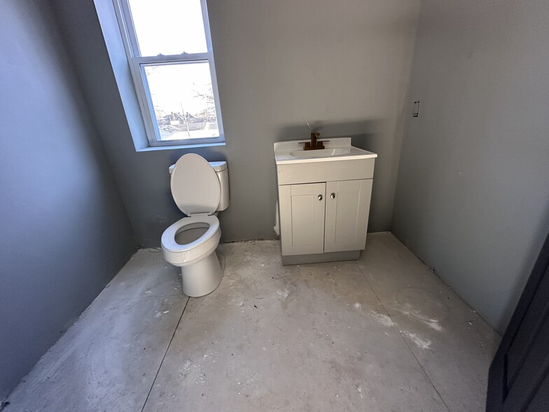 More Photos Of 610 N Chestnut St, Henderson General Retail For Sale