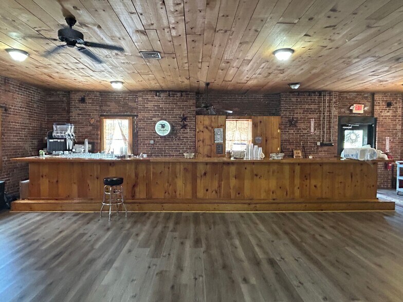 More Photos Of 337 Peacock St, Pottsville General Retail For Sale