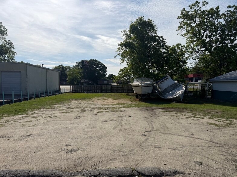 More Photos Of 4922 Veterans Pky, Columbus Industrial For Sale