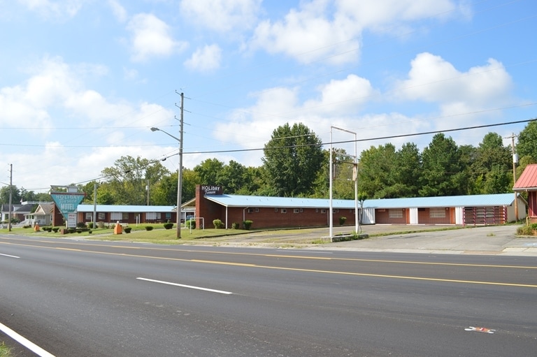 More Photos Of 356 N Tennessee Ave, Etowah Hotel For Sale