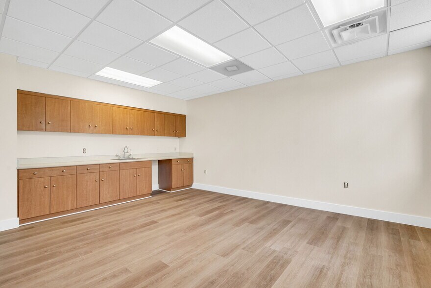 More Photos Of 19725 Allen Rd, Brownstown Twp Medical For Lease