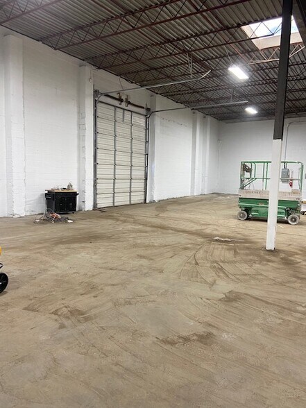 More Photos Of 1917 9th Ave, Altoona Industrial For Lease