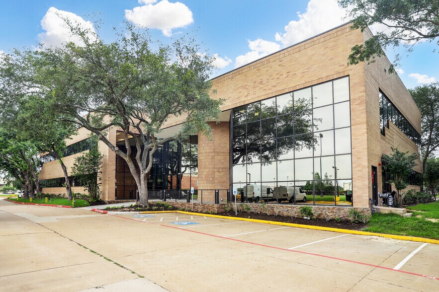 More Photos Of 3634 Glenn Lakes Lane, Missouri City Office For Lease