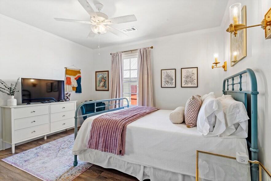 More Photos Of 782 Water St, Biloxi Office For Sale