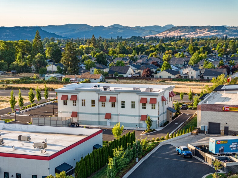 More Photos Of 4801 Biddle Rd, Central Point Office For Lease