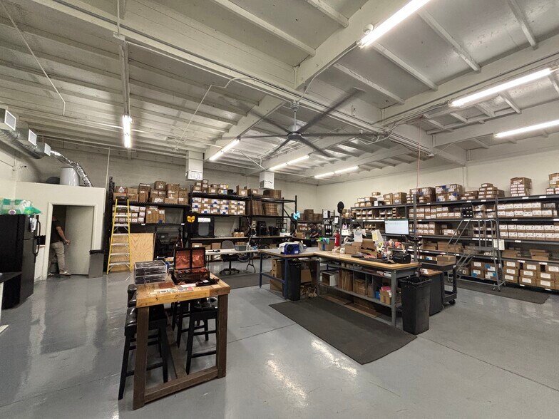 More Photos Of 2853-2855 S 44th St, Phoenix Warehouse For Lease