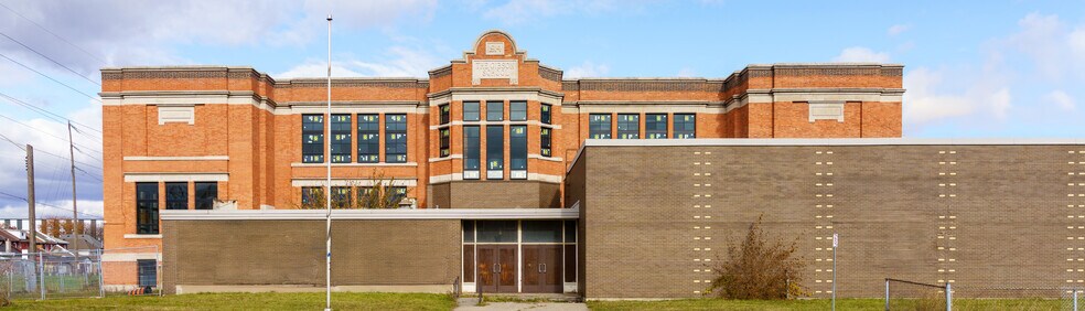 More Photos Of 601 Barton St E, Hamilton Schools For Sale