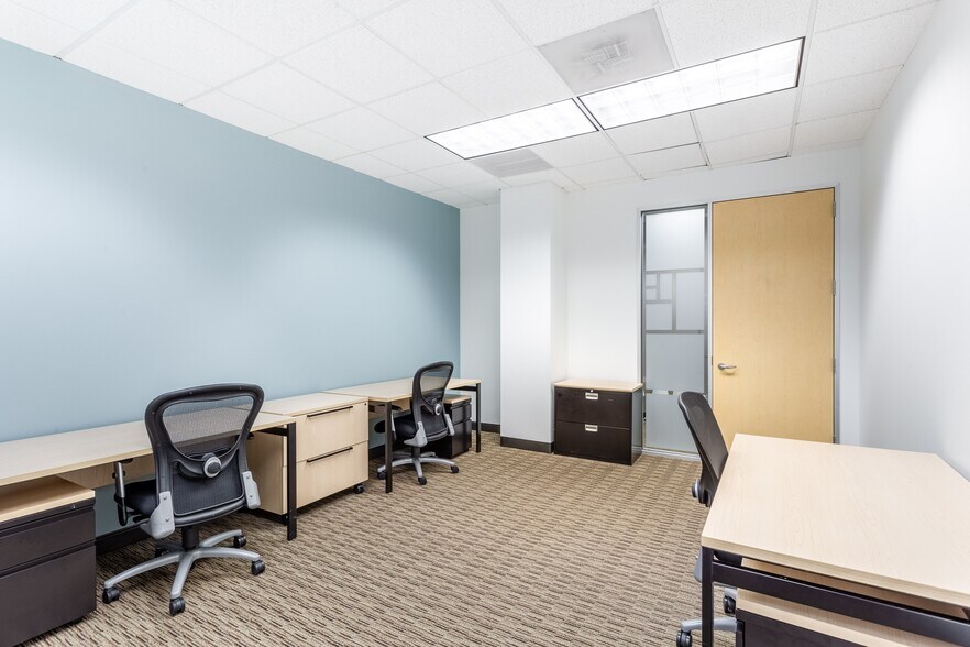 More Photos Of 7500 College Blvd, Overland Park Coworking Space