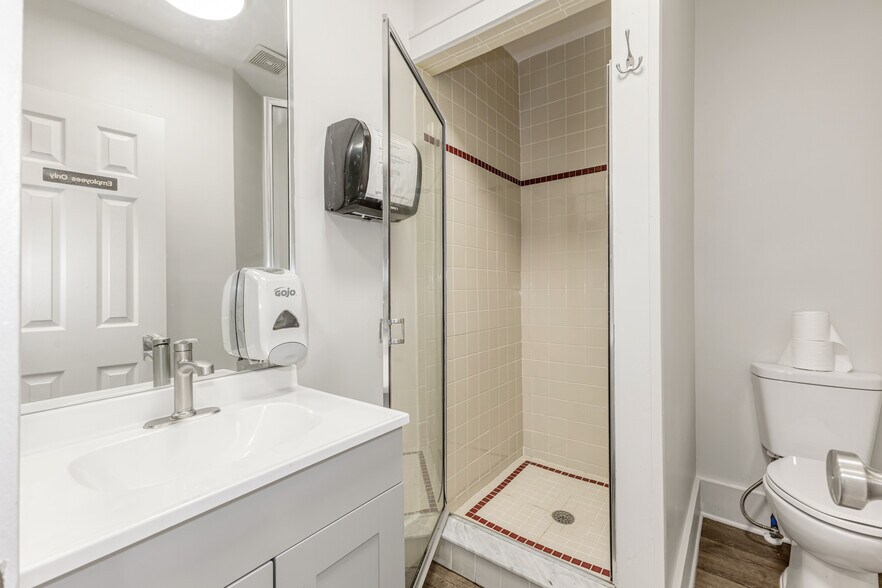 More Photos Of 138 E Gore St, Orlando Medical For Sale