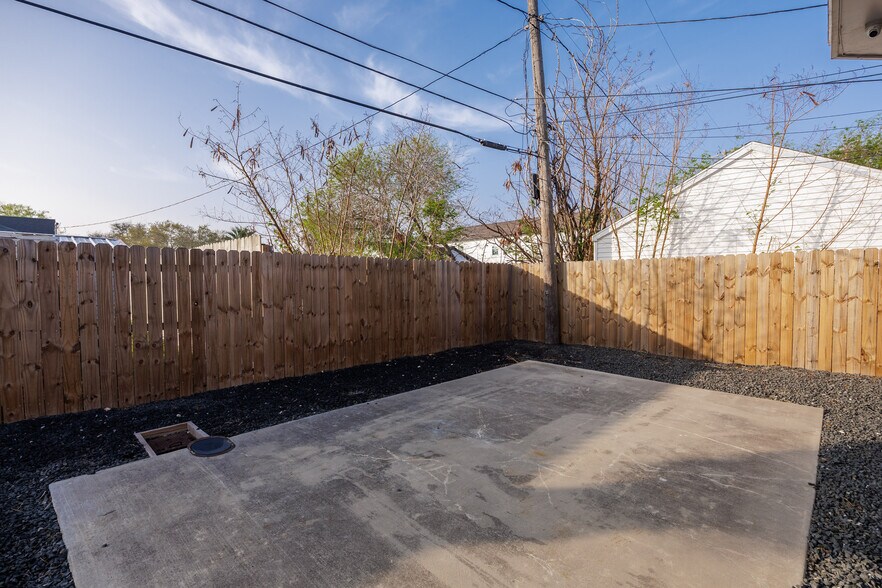 More Photos Of 525 Clifford St, Corpus Christi Office For Sale