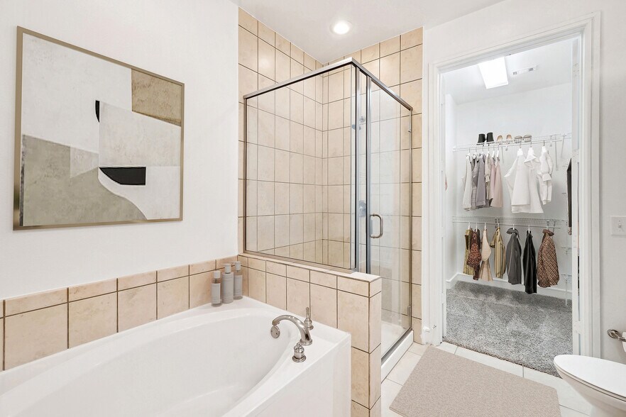 More Photos Of 2800 Kirby Dr, Houston Apartments For Lease