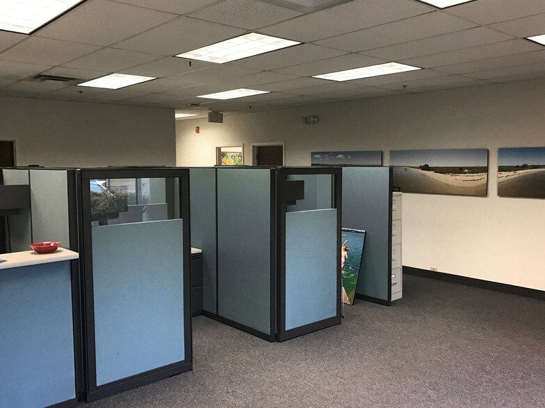 More Photos Of 20 Research Pky, Old Saybrook Light Manufacturing For Lease