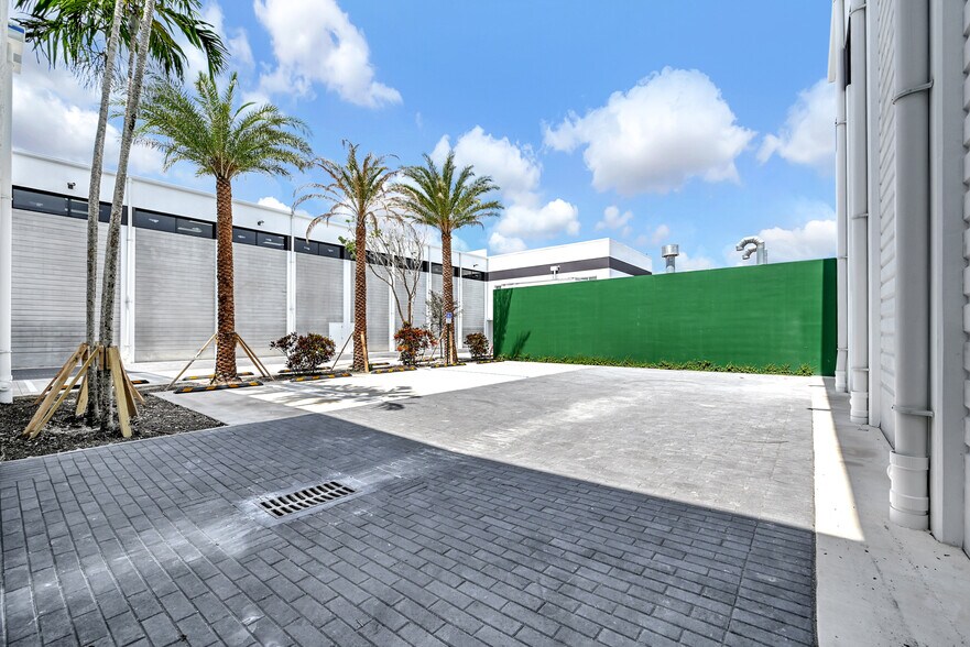 More Photos Of 221 NE 67th St, Miami Warehouse For Sale