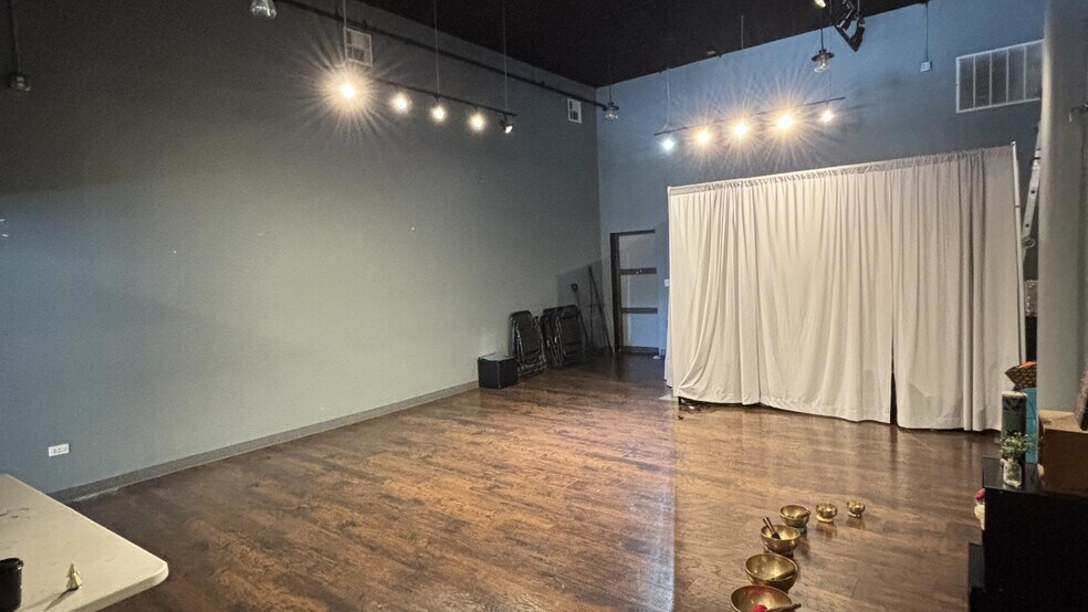 More Photos Of 2014-2036 S Michigan Ave, Chicago Office Residential For Lease
