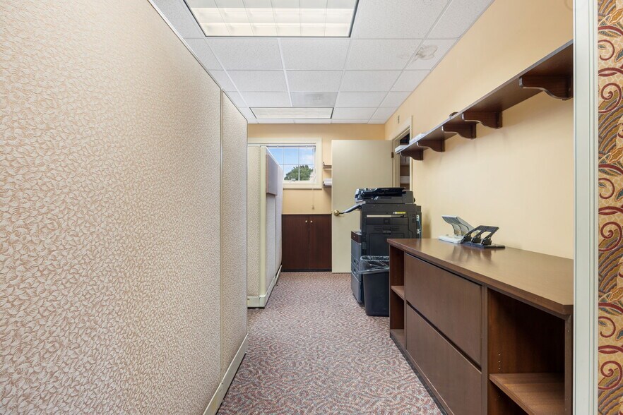 More Photos Of 828 Lynn Fells Pky, Melrose Office For Lease