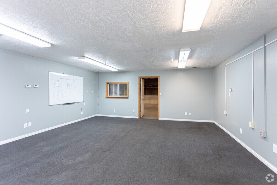More Photos Of 225 E 900 S, Provo Manufacturing For Lease